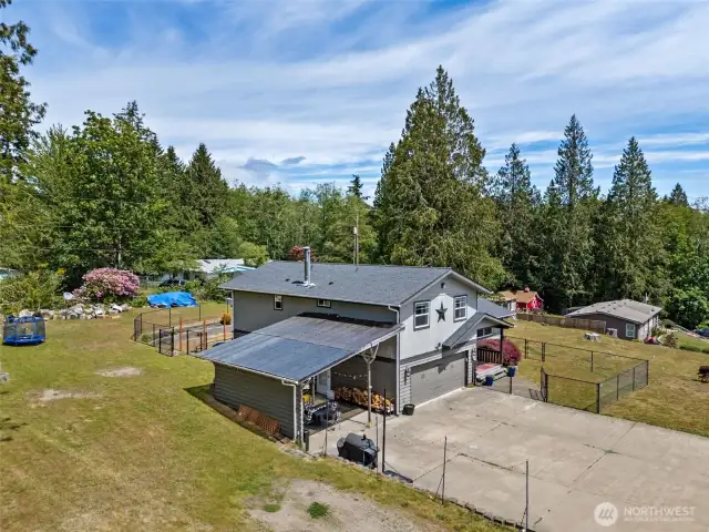 Side view of the home reveals the expansive yard—ideal for play, gardening, or future outdoor plans.