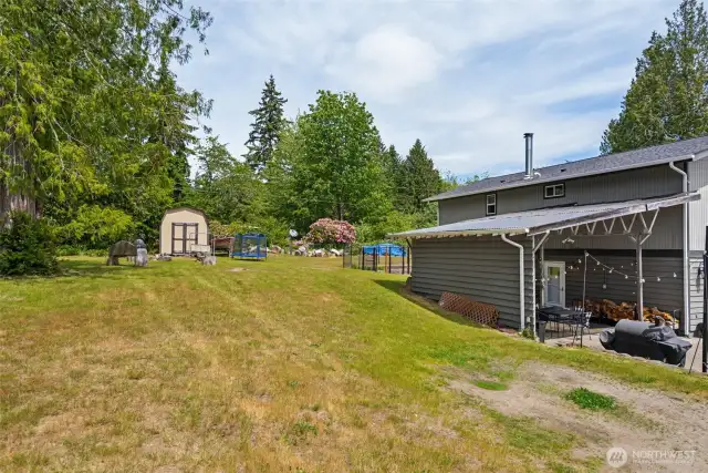 Side yard includes a handy utility shed—great for extra storage, tools, or outdoor gear, all tucked neatly out of the way.