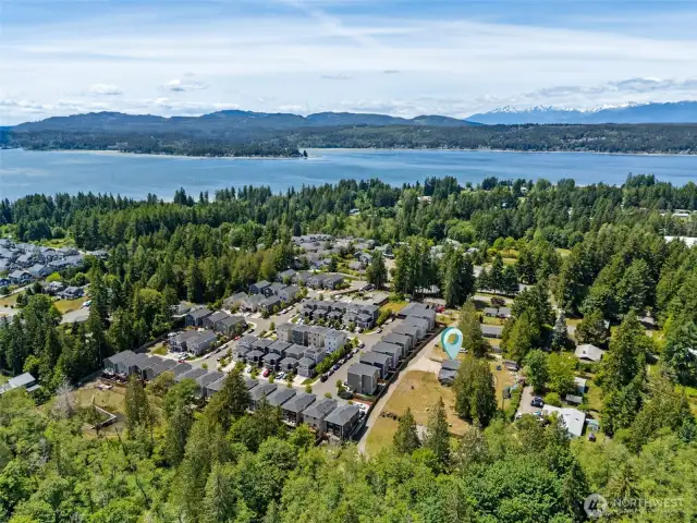 Enjoy proximity to Dyes Inlet & nearby parks—offering quick access to waterfront paths, scenic spots & outdoor recreation just moments away.