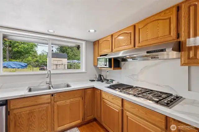 Kitchen features an extra-large Wolf gas stovetop—built for serious cooking & culinary creativity!