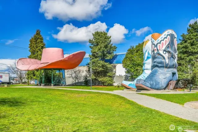 Oxbow Park & pea patch (otherwise known as 'Hat & Boots' park), is about 1.5 blocks down the street.