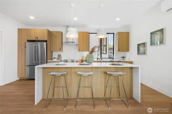 Large Island w/Seating