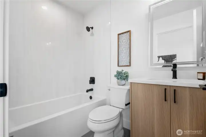 Upper Level En Suite