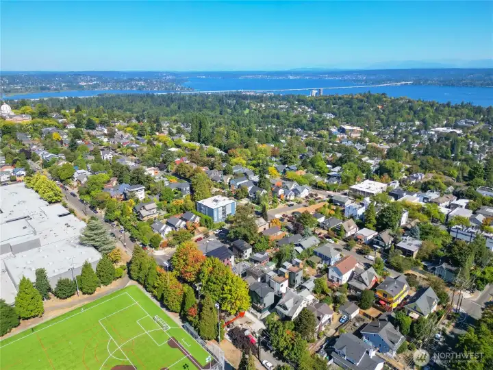 Easy access to Capitol Hill & Madison Valley shops, dining & boutiques.