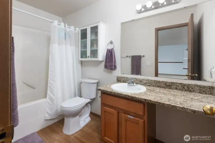 Secondary full bathroom