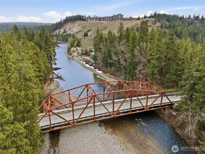 Walking trails (and the Suncadia steps) makes lunch or drinks at the Suncadia Resort Lodge a fun destination.