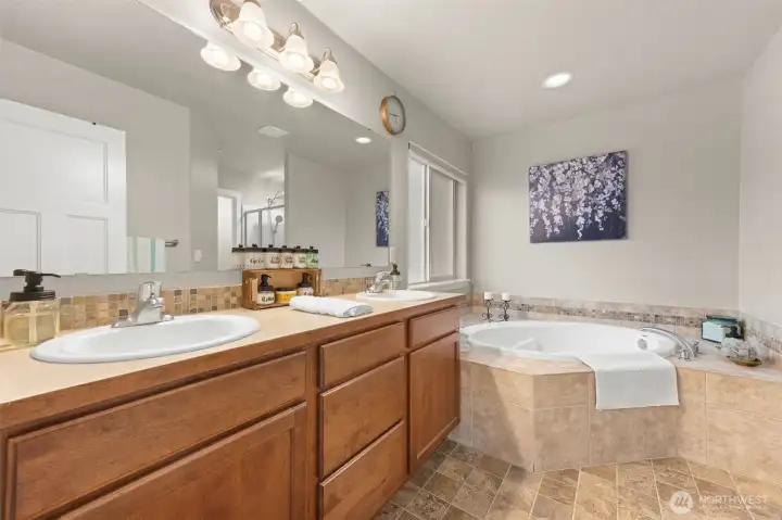 5-piece ensuite Primary Bath with soaking tub and walk-in closet
