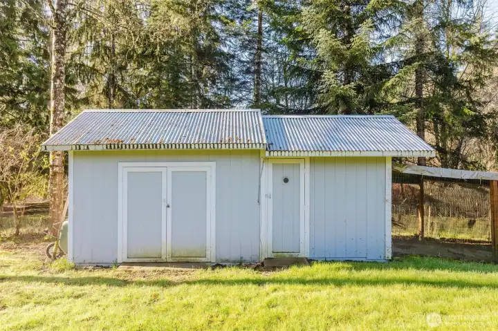Half shed / Half Chicken Coop with attached enclosed chicken run.