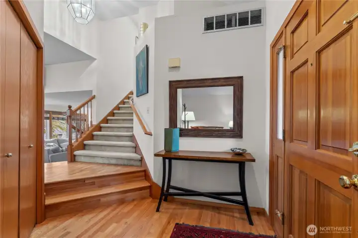 Open entryway with hardwood entry