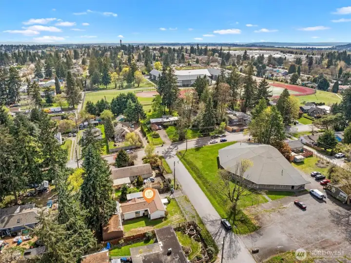 Easy access to freeways, shopping and SeaTac airport.