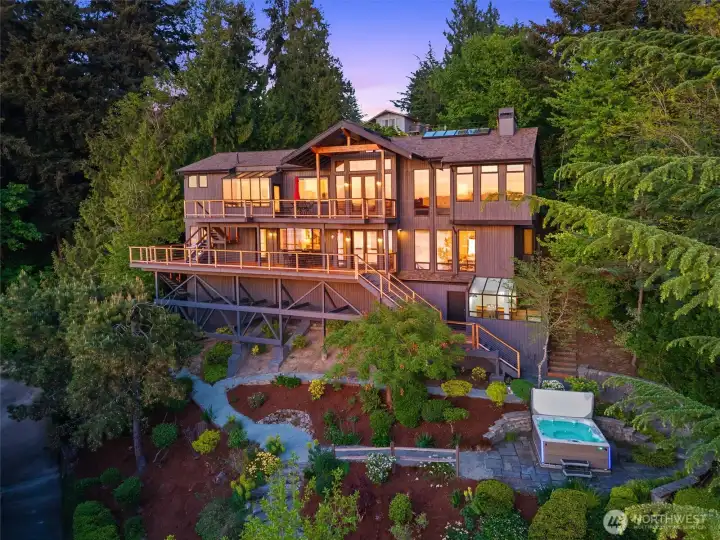 A striking architecture surrounded by lush privacy.