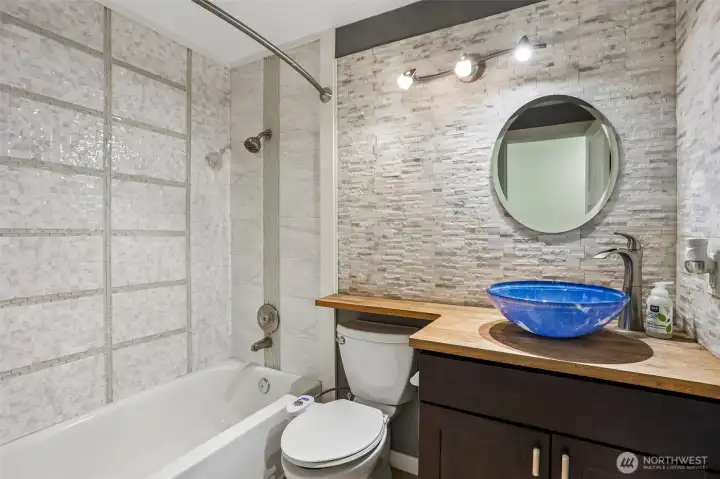 Main Floor Full Bath