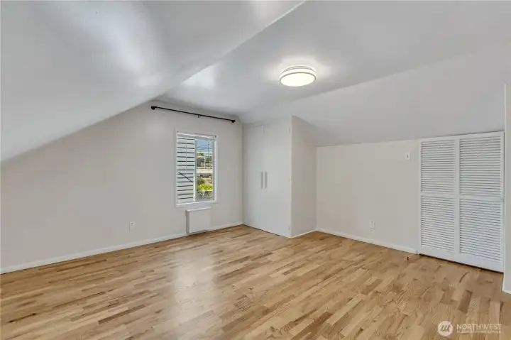 Upper level 2nd bedroom.