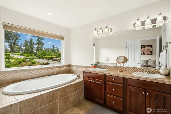 Soaking Tub and double vanity in Primary En-Suite Soaking Tub and double vanity in Primary En-Suite