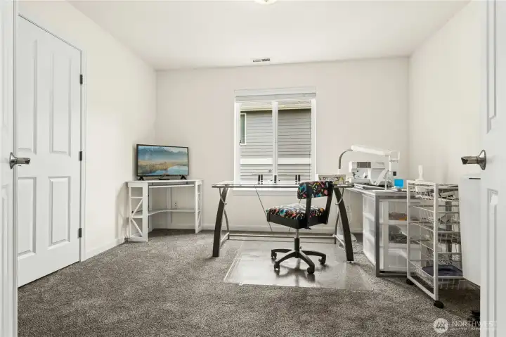 Guest Bedroom (bed 4) could also be a great office/den Guest Bedroom (bed 4) could also be a great office/den