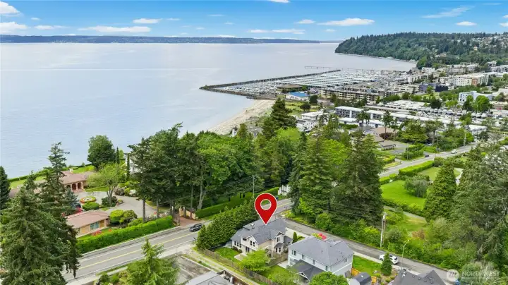 Great Des Moines location, easy walk to downtown Des Moines restaurants, Des Moines Marina, Farmers Market & Des Moines Beach Park Great Des Moines location, easy walk to downtown Des Moines restaurants, Des Moines Marina, Farmers Market & Des Moines Beach Park