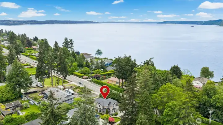Great Des Moines location, easy walk to downtown Des Moines restaurants, Des Moines Marina, Farmers Market & Des Moines Beach Park Great Des Moines location, easy walk to downtown Des Moines restaurants, Des Moines Marina, Farmers Market & Des Moines Beach Park