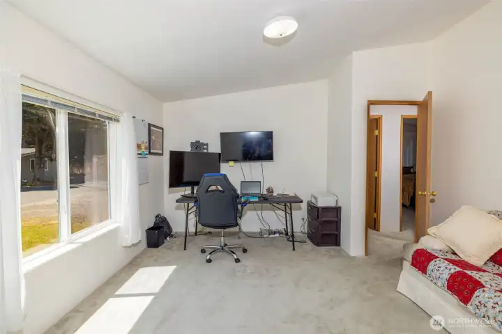 Den/office/Bonus room