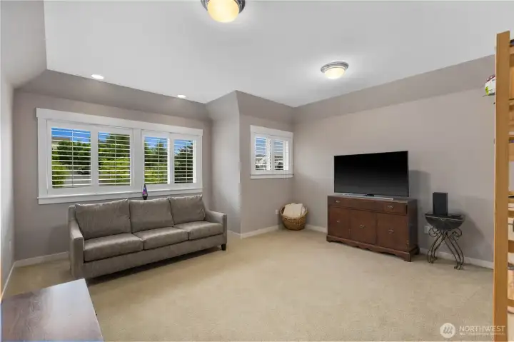 Large bonus room upstairs great for flex room or game room