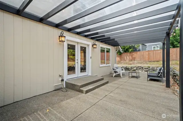 Massive well lit covered patio