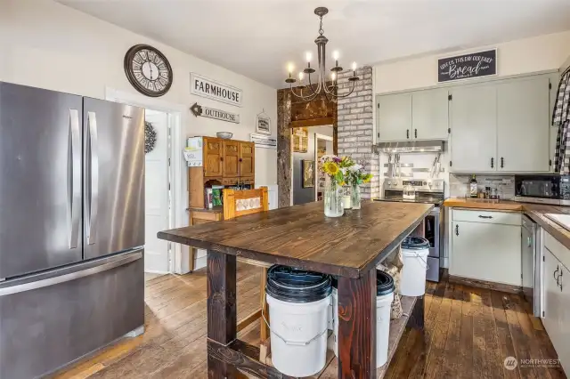 Love the country feel of this eat-in kitchen! These wood floors are original to the house. Talk about character!