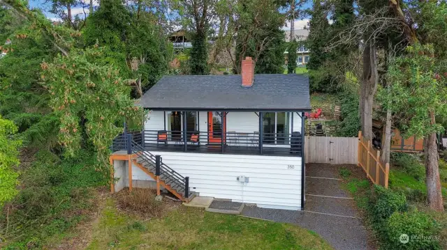 Welcome to 350 N Sunset – the classic Camano Island Beach cabin in Madrona Beach.