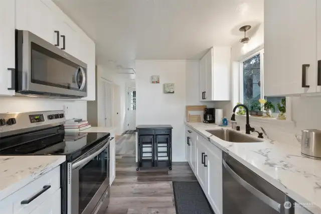 The cabin was remodeled in 2021, including the kitchen that features quartz countertops and stainless steel appliances.