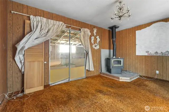 Bonus Room leads to Covered Sun Room.