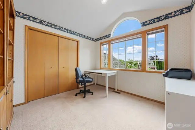 Large bedroom with lots of windows!