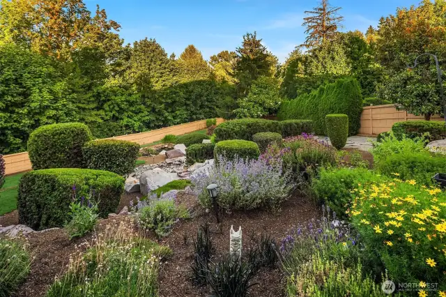 The shy half acre lot features a peaceful, park-like garden complete with fig trees and plenty of room to breathe. Behind the fence is green space. Beyond that you have Chateau St Miichele and Woodinville Wine Country, not to mention the Sammamish River Trail.