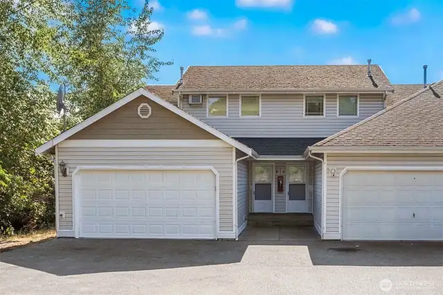 Corner unit townhouse with yard