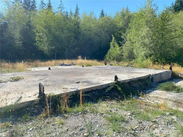 Foundation for previous shake mill