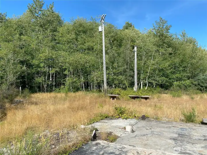 Foundation for previous shake mill