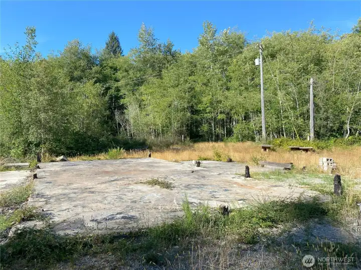 Foundation for previous shake mill