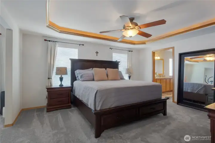 Private Primary Suite with 5 pc ba and separate sitting area. Tray ceiling with lighting.