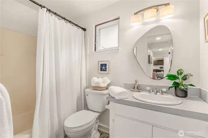 Full bathroom #2 is located in the hallway.