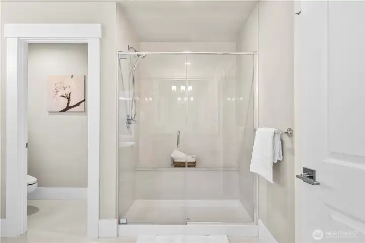 Shower w/ Built-in Seat