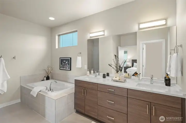 Primary Ensuite Bath