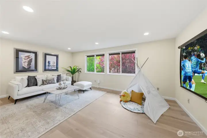 Huge bonus room (can be guest suite).