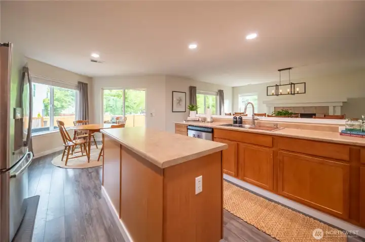 Large country kitchen with huge island! Large country kitchen with huge island!