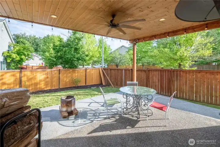 Right off the kitchen nook is the private backyard. Right off the kitchen nook is the private backyard.