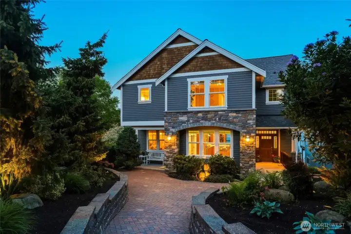 Custom built luxury craftsman on the Gold Coast of Lake Stevens.