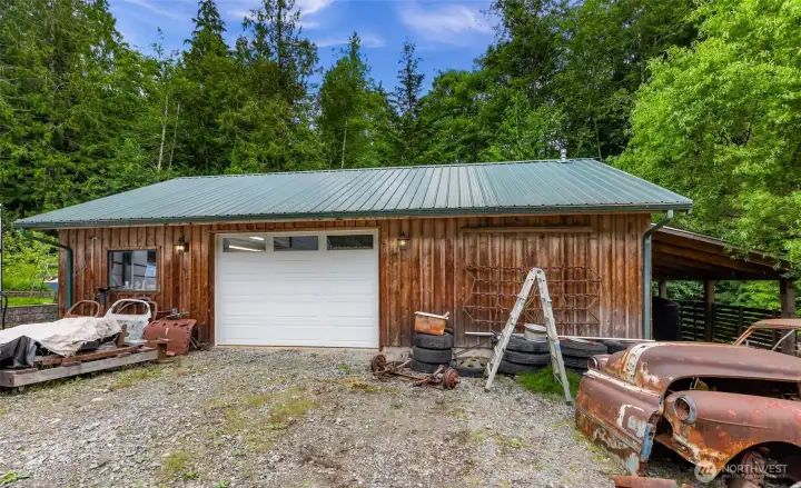 Insulated garage with gas furnace. Insulated garage with gas furnace.