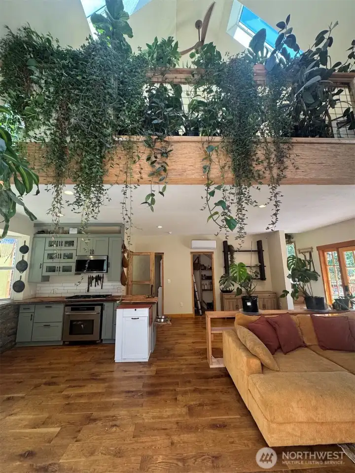 Thoughtfully designed to maximize natural light, the open loft creates a bright, inviting space where both people and plants thrive.