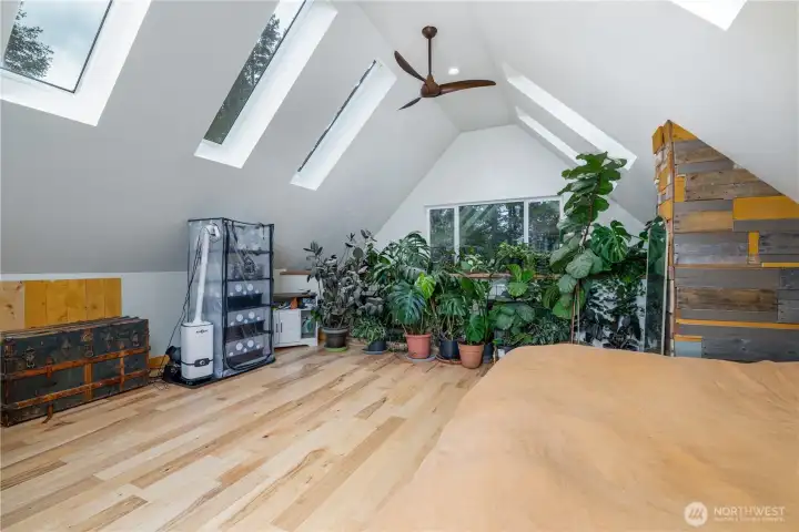 Wake beneath cathedral ceilings and skylights, where natural light and treetop views make every morning feel connected to the outdoors.