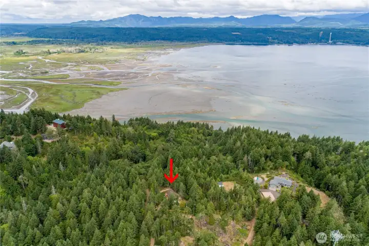 Just minutes from Hood Canal, enjoy easy access to boating, shellfish harvesting, kayaking, fishing, and endless outdoor recreation.