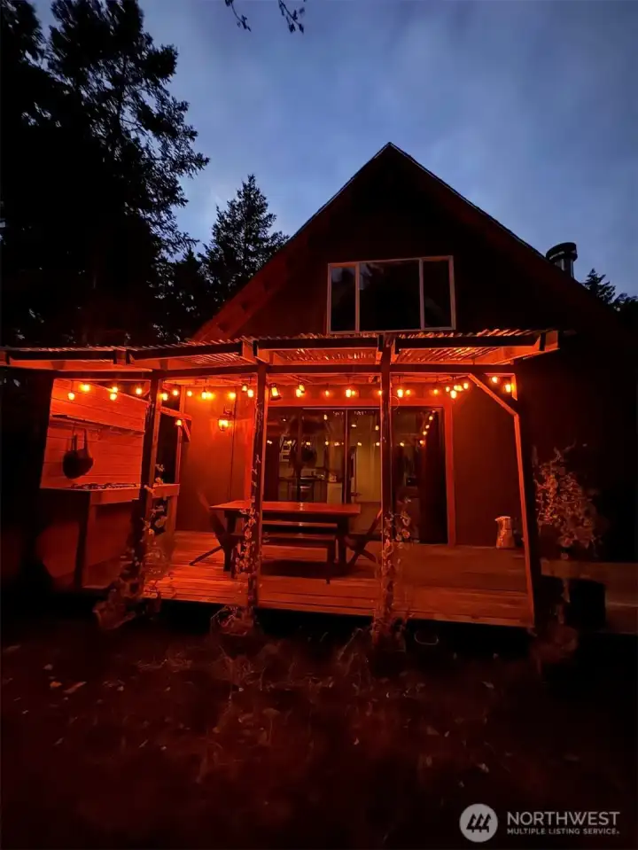 As evening settles in, this private retreat takes on an entirely different kind of magic.