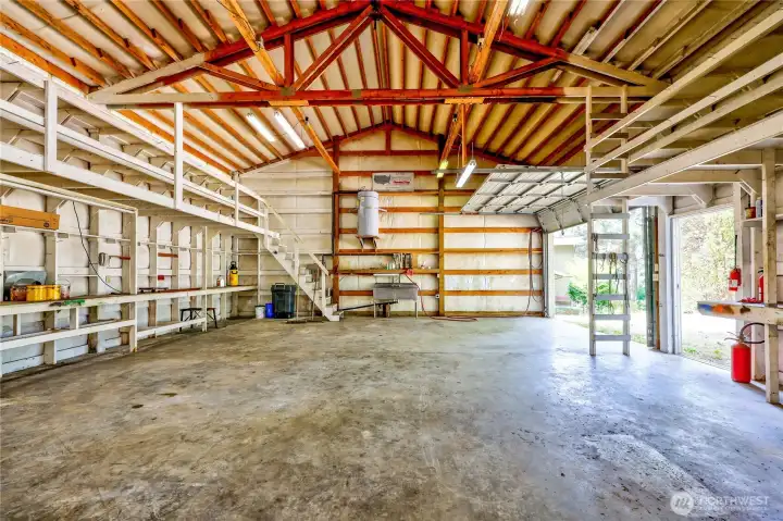 Shop is in great cond. fully insulated! Shop is in great cond. fully insulated!
