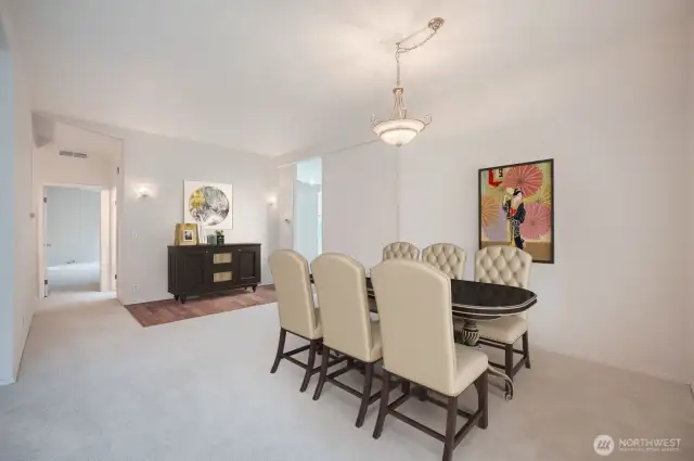 This house has a spacious dining room.    *virtually staged