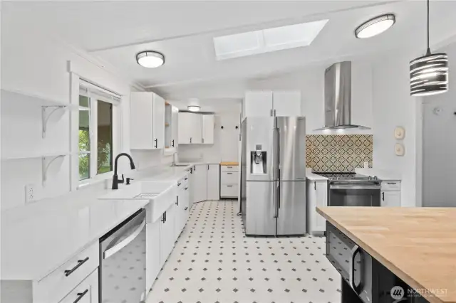 Well appointed kitchen, newly remodeled.